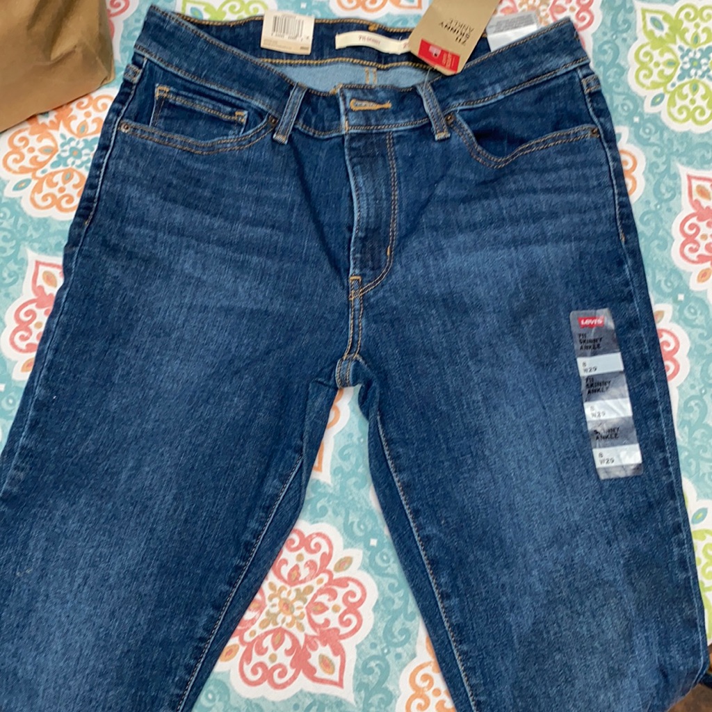 Levi 711